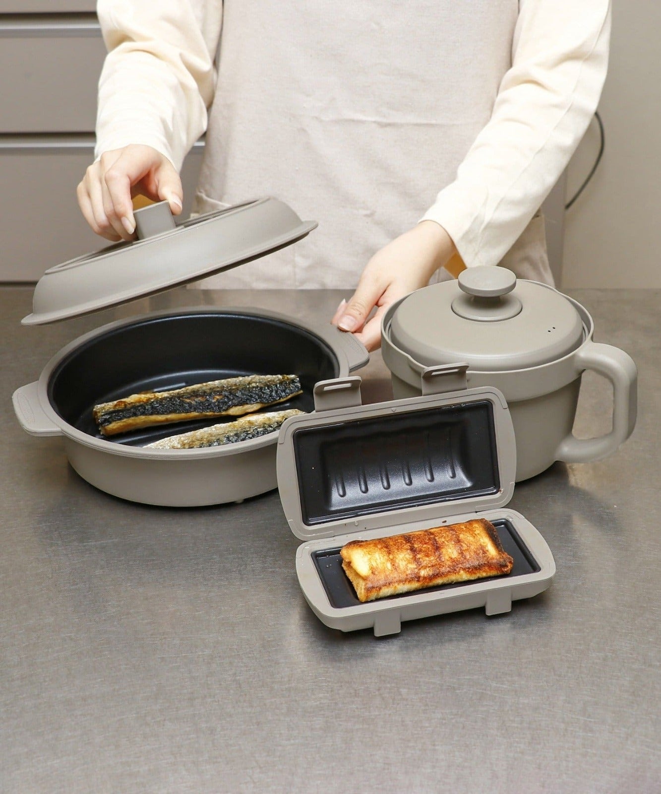 Microwave-Safe Half-Sized Hot Sandwich Maker / KITINTO